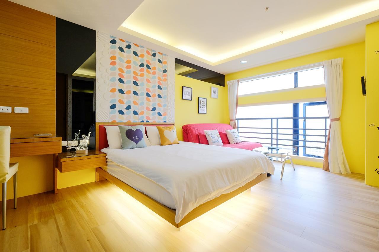 Color Fun Inn Kaohsiung Luaran gambar